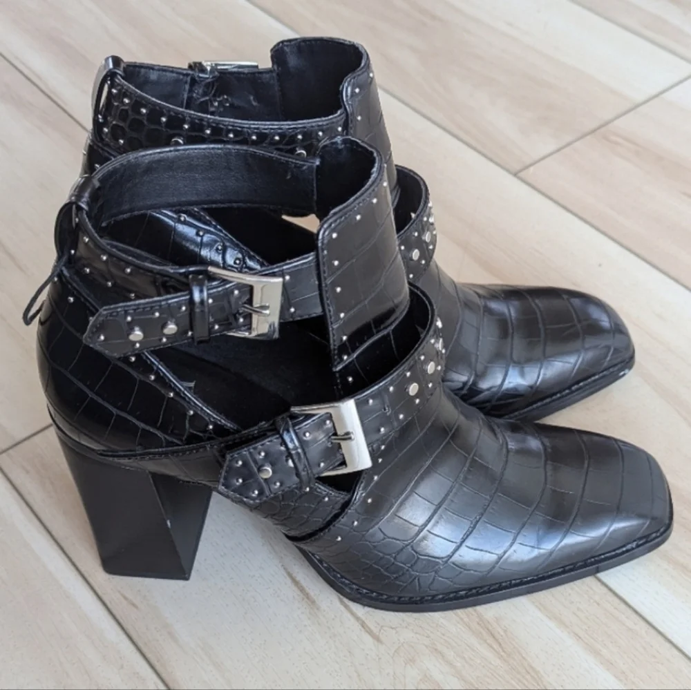 Zara studded ankle boots animal printembossed cut out chunky heel